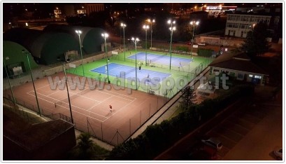 campo da tennis in resina